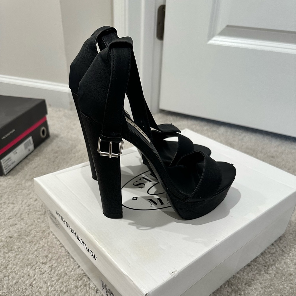 Steve Madden black heels size 7